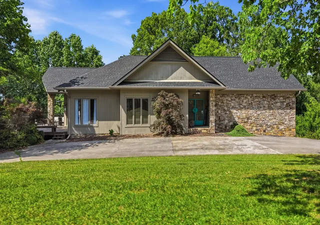 Homes for sale in Chattanooga, TN | 401 Pine Bluff Dr, Chattanooga, TN 37412 | MLS# 3225446
