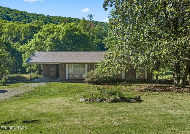Photo 2 of Single family home for sale at 369 Back Valley Rd, Oliver Springs, TN 37840 | MLS# 3544630 | Listing updated on 2026-09-29