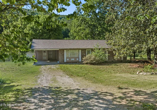 Photo 3 of Single family home for sale at 369 Back Valley Rd, Oliver Springs, TN 37840 | MLS# 3544630 | Listing updated on 2026-09-29