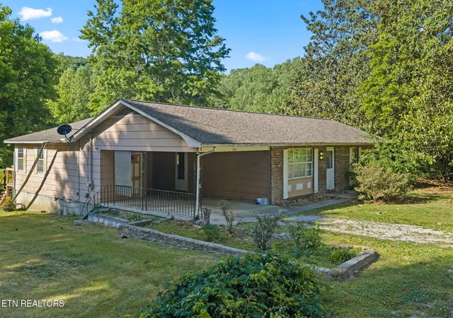 Photo 3 of Single family home for sale at 369 Back Valley Rd, Oliver Springs, TN 37840 | MLS# 3544630 | Listing updated on 2026-09-29
