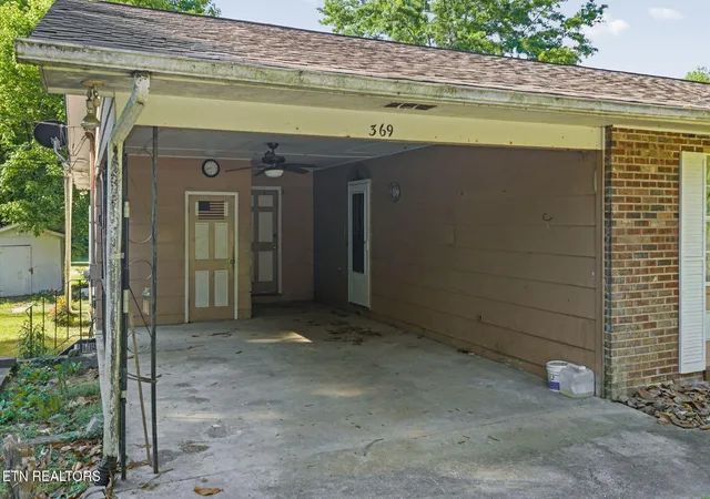 Photo 4 of Single family home for sale at 369 Back Valley Rd, Oliver Springs, TN 37840 | MLS# 3544630 | Listing updated on 2026-09-29