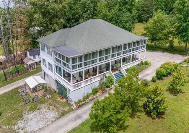 Homes for sale in Pikeville, TN | 34 Rozzel Rd, Pikeville, TN 37367 | MLS# 3215450