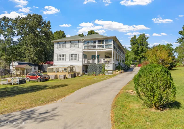 Photo 2 of Mansion for sale at 34 Rozzel Rd, Pikeville, TN 37367 | MLS# 3215450 | Listing updated on 2026-09-30