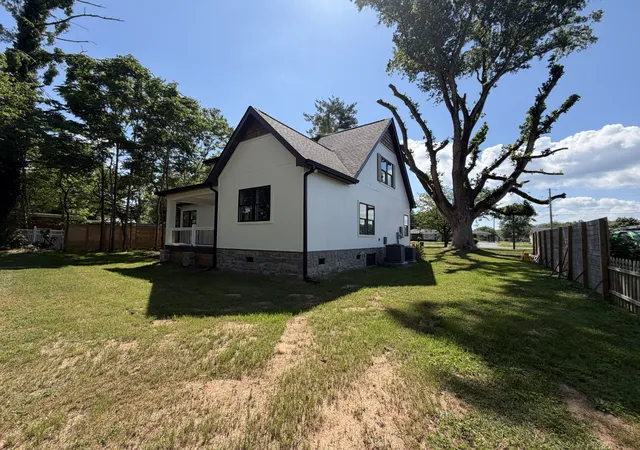 Photo 3 of Single family home for sale at 404 Boyd Ave, Mc Minnville, TN 37110 | MLS# 3216247 | Listing updated on 2026-09-15