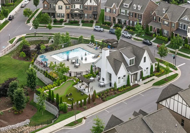 Listing Photo 2 - Condo for sale in building located at 700 Vintage Grn Ln, Franklin, TN 37064 - Unit #205