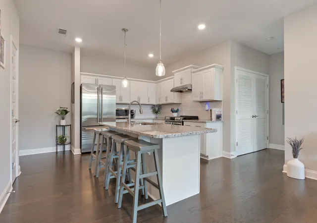 Listing Photo 4 - Condo for sale in building located at 700 Vintage Grn Ln, Franklin, TN 37064 - Unit #205