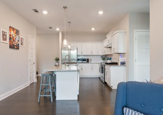 Listing Photo 5 - Condo for sale in building located at 700 Vintage Grn Ln, Franklin, TN 37064 - Unit #205