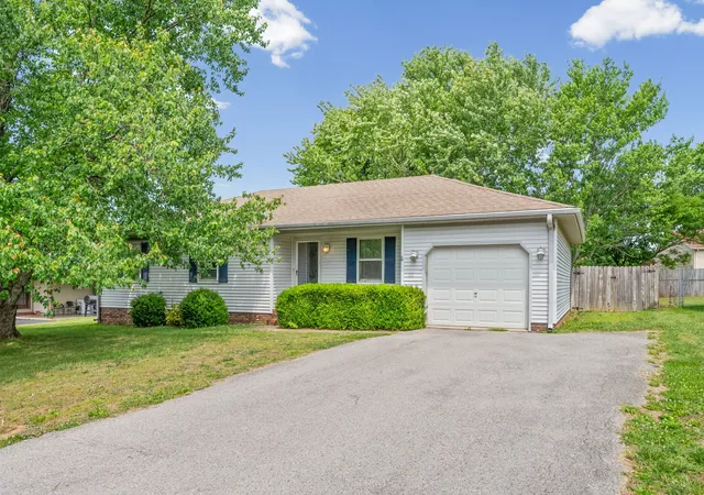 1st image of 535 Fox Chase Ct, Hopkinsville, KY 42240 | MLS# 3215619