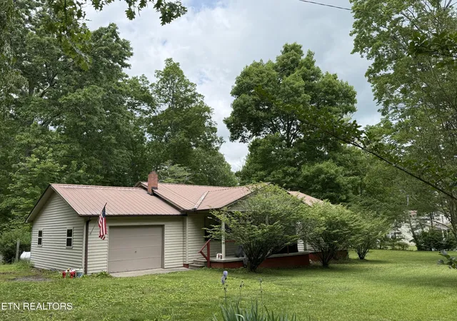 Single family home for sale at 3422 Airport Rd, Rockwood, TN 37854 | MLS# 3615184
