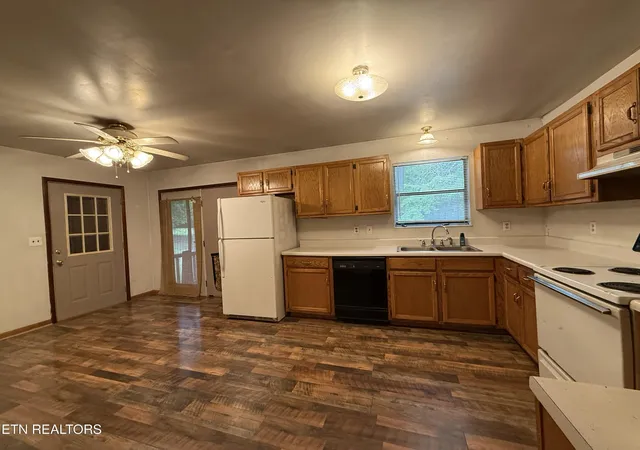 Photo 3 of Single family home for sale at 3422 Airport Rd, Rockwood, TN 37854 | MLS# 3615184 | Listing updated on 2026-10-08