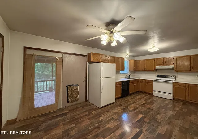 Photo 4 of Single family home for sale at 3422 Airport Rd, Rockwood, TN 37854 | MLS# 3615184 | Listing updated on 2026-10-08