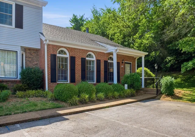 Homes for sale in Columbia, TN | 2131 Benton Hall Court, Columbia, TN 38401 | MLS# 3217790