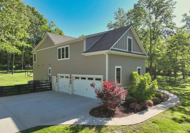 Photo 2 of Single family home for sale at 632 Weeping Willow Rd, Hendersonville, TN 37075 | MLS# 3629921 | Listing updated on 2026-10-30