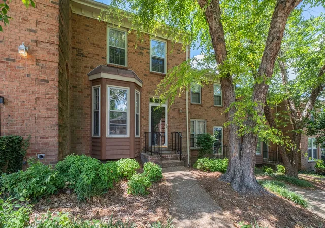 Homes for sale in Nashville, TN | 3110 West End Circle, Nashville, TN 37203 | Houzeo