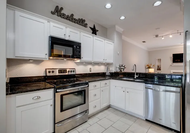 Homes for sale in Nashville, TN | 3110 West End Circle #2, Nashville, TN 37203 | MLS# 3219897