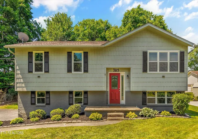 Photo 1 of Single family home for sale at 7613 Fall Wind Ct, Powell, TN 37849 | MLS# 3215866 | Listing updated on 2026-09-14