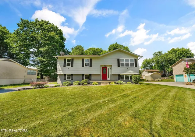Photo 3 of Single family home for sale at 7613 Fall Wind Ct, Powell, TN 37849 | MLS# 3215866 | Listing updated on 2026-09-14