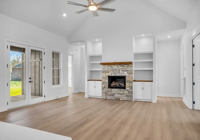 3rd image of 879 Shady Bluff Trl, Clarksville, TN 37043 | MLS# 3215948