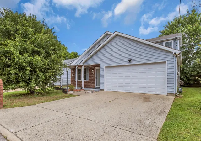 Photo 1 of Single family home for sale at 99 Edgehill Ln, Hendersonville, TN 37075 | MLS# 3216769 | Listing updated on 2026-08-18