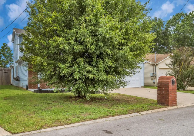 Photo 3 of Single family home for sale at 99 Edgehill Ln, Hendersonville, TN 37075 | MLS# 3216769 | Listing updated on 2026-08-18