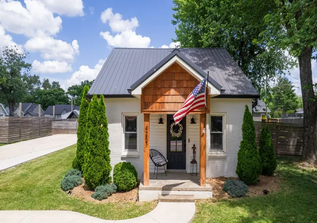 Homes for sale in Greenbrier, TN | 4257 Church St, Greenbrier, TN 37073 | MLS# 3216764