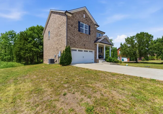 Photo 1 of Single family home for sale at 304 Twelve Oaks Ln, Lebanon, TN 37087 | MLS# 3612562 | Listing updated on 2026-10-09
