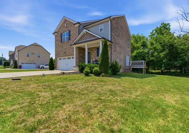 Photo 2 of Single family home for sale at 304 Twelve Oaks Ln, Lebanon, TN 37087 | MLS# 3612562 | Listing updated on 2026-10-09
