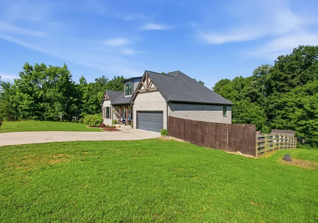 Homes for sale in Leoma, TN | 214 Mary Alice Dr, Leoma, TN 38468 | MLS# 3242676