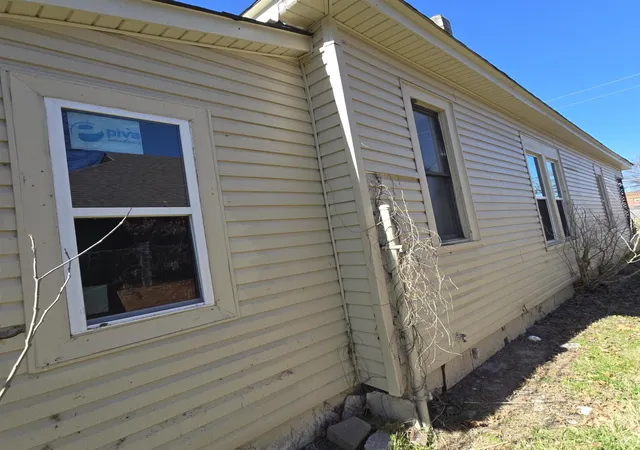 Photo 3 of Single family home for sale at 385 Walker Ave, Memphis, TN 38126 | MLS# 3527605 | Listing updated on 2026-08-27