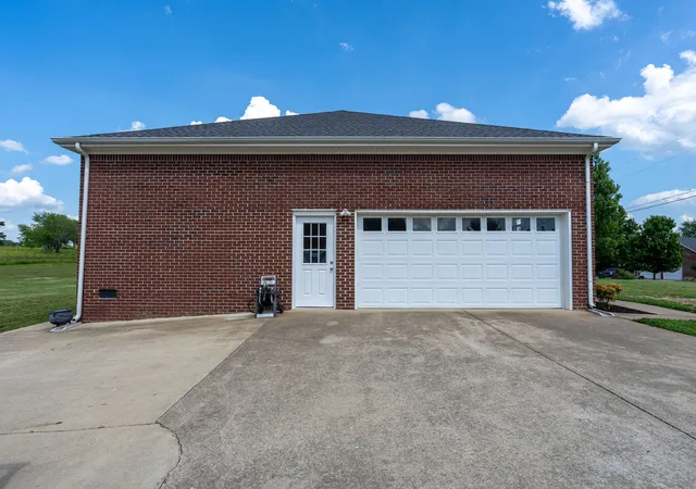 Homes for sale in Summertown, TN | 387 Center Point Dr, Summertown, TN 38483 | MLS# 3217365
