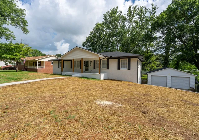 Homes for sale in Lawrenceburg, TN | 1610 Grandaddy Rd, Lawrenceburg, TN 38464 | MLS# 3245562