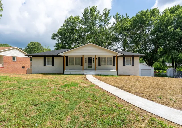 Homes for sale in Lawrenceburg, TN | 1610 Grandaddy Rd, Lawrenceburg, TN 38464 | MLS# 3245562