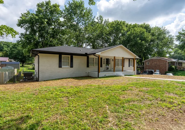 Homes for sale in Lawrenceburg, TN | 1610 Grandaddy Rd, Lawrenceburg, TN 38464 | MLS# 3245562