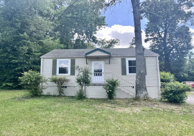 Single family home for sale at 24 Maple St, Clarksville, TN 37042 | MLS# 3218173