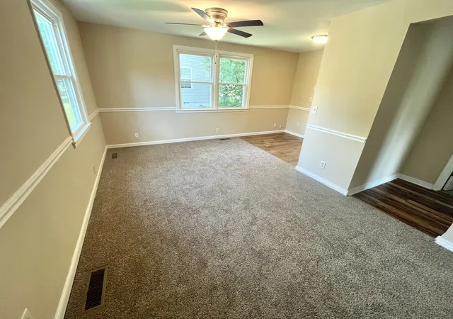 Photo 3 of Single family home for sale at 24 Maple St, Clarksville, TN 37042 | MLS# 3218173 | Listing updated on 2026-10-05