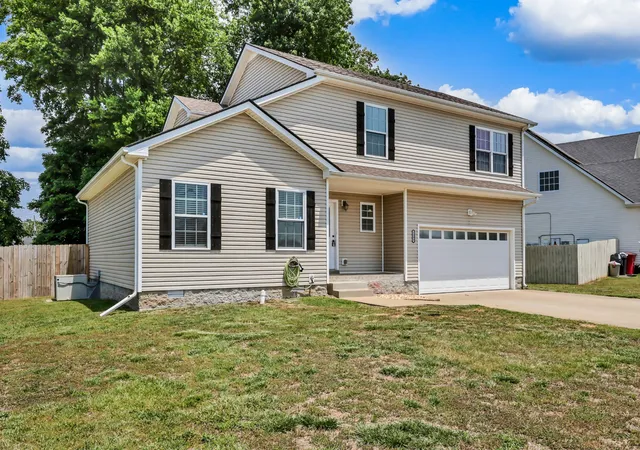 Single family home for sale at 1393 Scrub Oak Dr, Clarksville, TN 37042 | MLS# 3216743