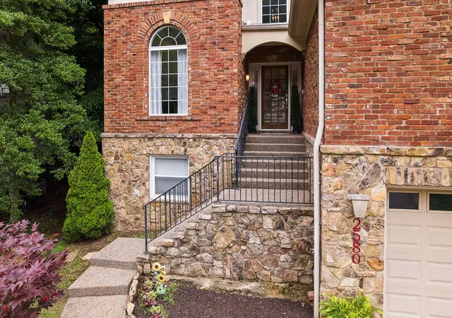 Photo 3 of Single family home for sale at 2580 Devon Valley Dr, Nashville, TN 37221 | MLS# 3224236 | Listing updated on 2026-08-14