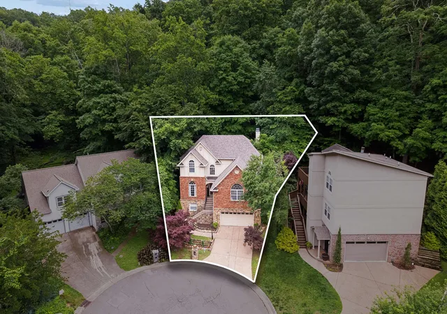 Photo 3 of Single family home for sale at 2580 Devon Valley Dr, Nashville, TN 37221 | MLS# 3224236 | Listing updated on 2026-08-14