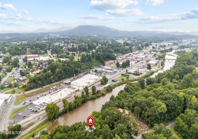 2nd image of 425 Cliffwood Dr, Newport, TN 37821 | MLS# 3216495