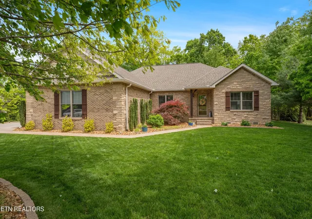 Photo 1 of Single family home for sale at 18 Cedar Ridge Cir, Crossville, TN 38558 | MLS# 3216501 | Listing updated on 2026-09-20
