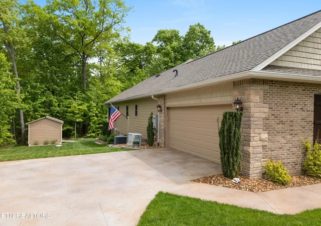 Photo 2 of Single family home for sale at 18 Cedar Ridge Cir, Crossville, TN 38558 | MLS# 3216501 | Listing updated on 2026-09-20