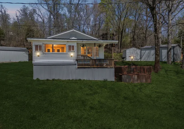Homes for sale in Lobelville, TN | 11460 Crooked Creek Rd, Lobelville, TN 37097 | MLS# 3216677