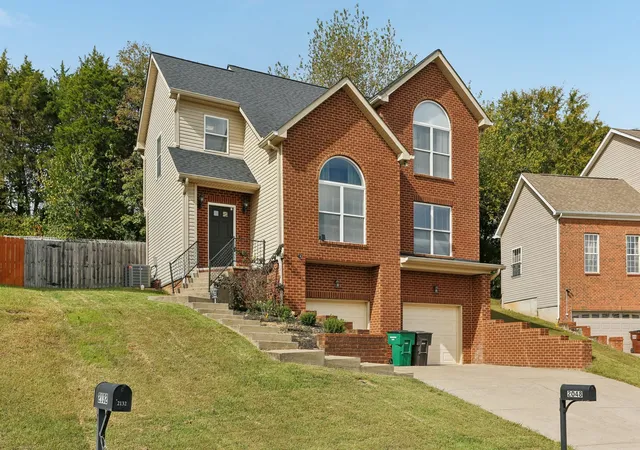 Photo 4 of Single family home for sale at 2048 Harvest Ln, Nashville, TN 37218 | MLS# 3216996 | Listing updated on 2026-08-19