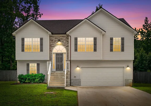 Homes for sale in Clarksville, TN | 1672 Putnum Dr, Clarksville, TN 37042 | MLS# 3256371
