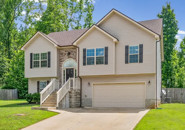 Homes for sale in Clarksville, TN | 1672 Putnum Dr, Clarksville, TN 37042 | MLS# 3256371