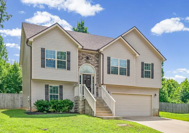 Homes for sale in Clarksville, TN | 1672 Putnum Dr, Clarksville, TN 37042 | MLS# 3256371