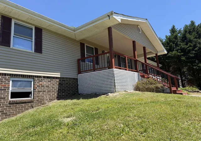 Photo 1 of Single family home for sale at 34 Lawrence Dr, Ringgold, GA 30736 | MLS# 3530449 | Listing updated on 2026-09-01
