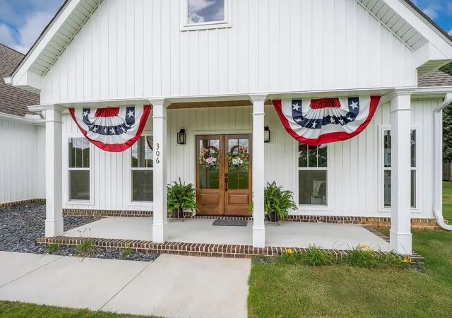 Photo 4 of Single family home for sale at 306 Old Shelbyville Rd, Mc Minnville, TN 37110 | MLS# 3217382 | Listing updated on 2026-07-17