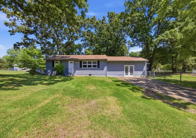 Photo 2 of Single family home for sale at 7715 Cecelia Dr, Chattanooga, TN 37416 | MLS# 3216862 | Listing updated on 2026-08-18