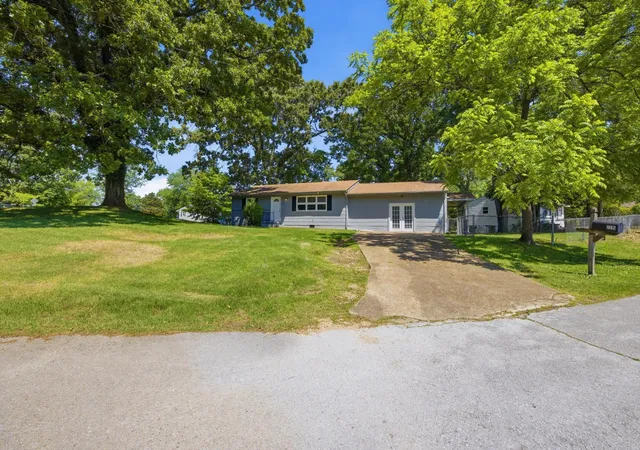 Photo 3 of Single family home for sale at 7715 Cecelia Dr, Chattanooga, TN 37416 | MLS# 3216862 | Listing updated on 2026-08-18